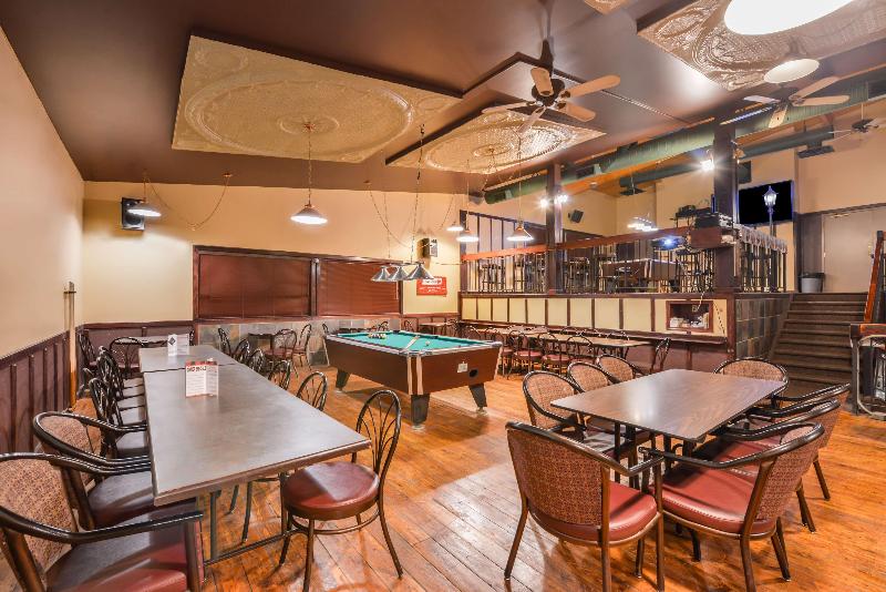 Мотель Canadas Best Value Inn Whitecourt