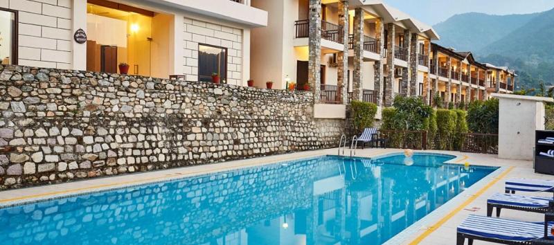 리조트 Sterling Corbett