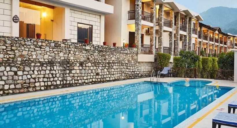 리조트 Sterling Corbett