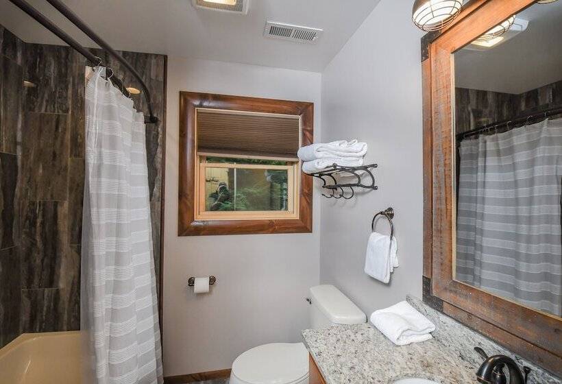 Hemlock Hideaway
