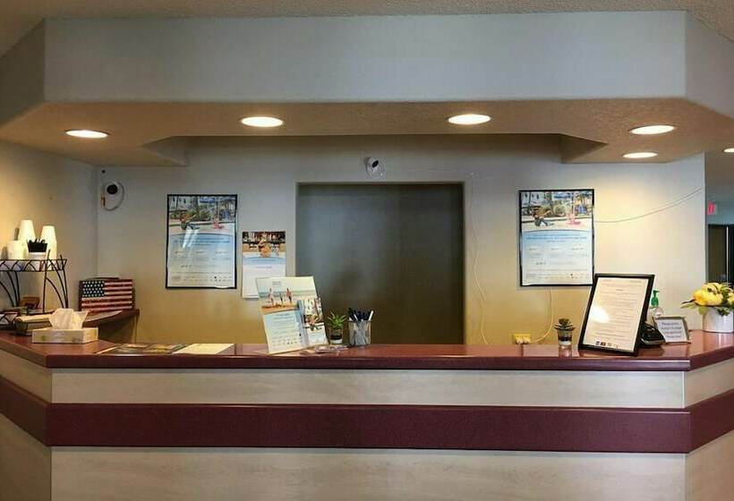 هتل Chadron Inn & Suites