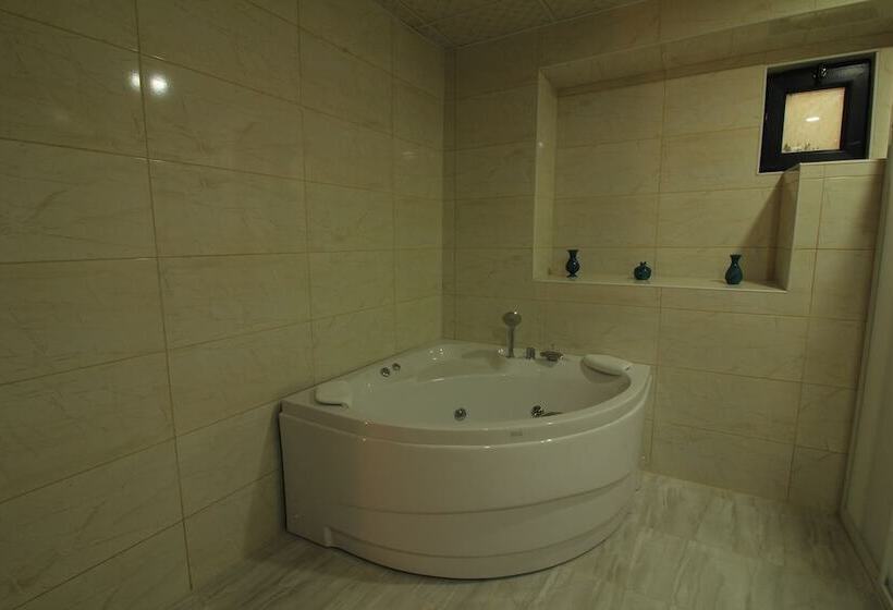 هتل Daphne Luxury Rooms