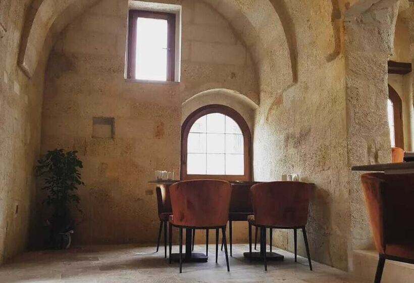 هتل Evanthia Cave Suites
