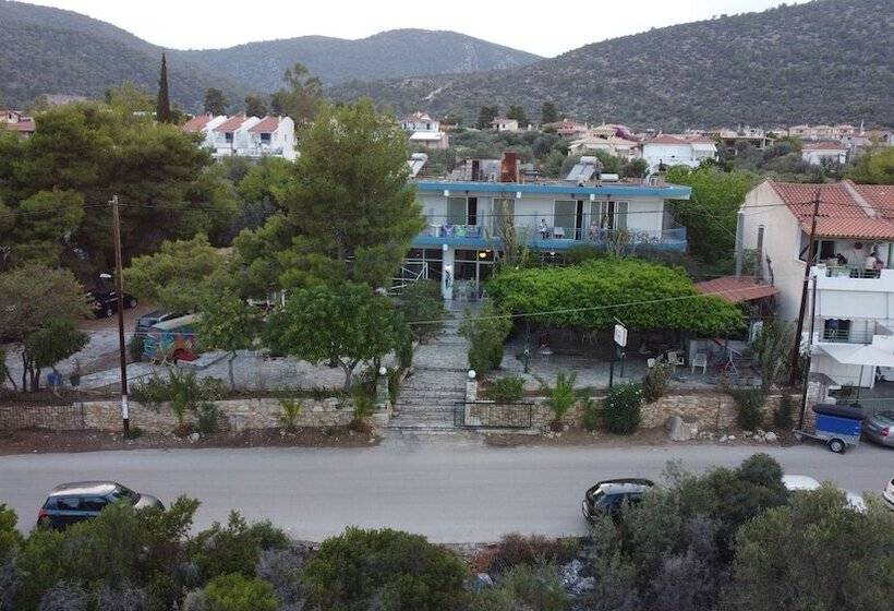 בית מלון כפרי Korfos