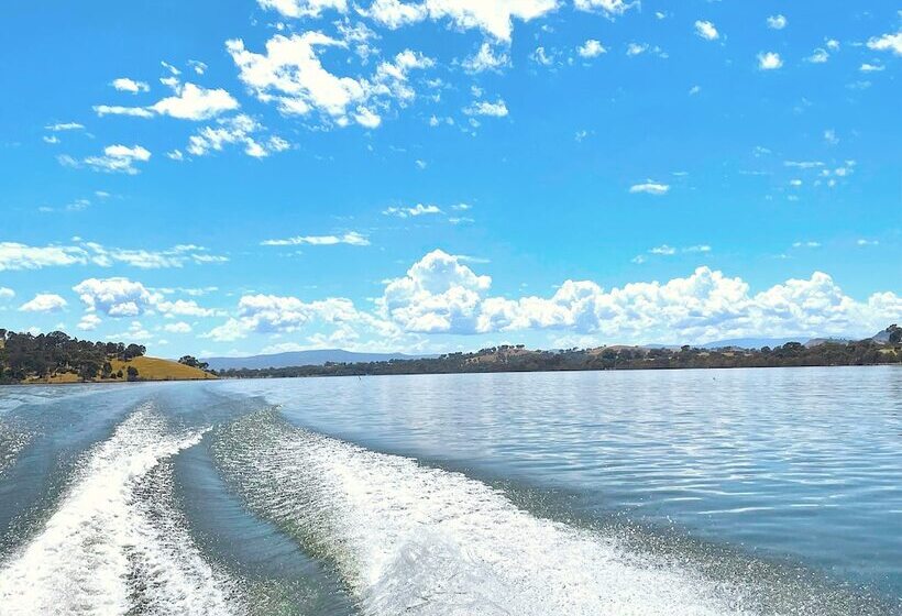 Отель Mansfield Lakeside