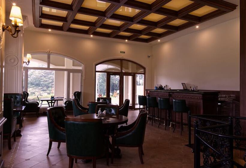 酒店 Montrose Golf Resort & Spa