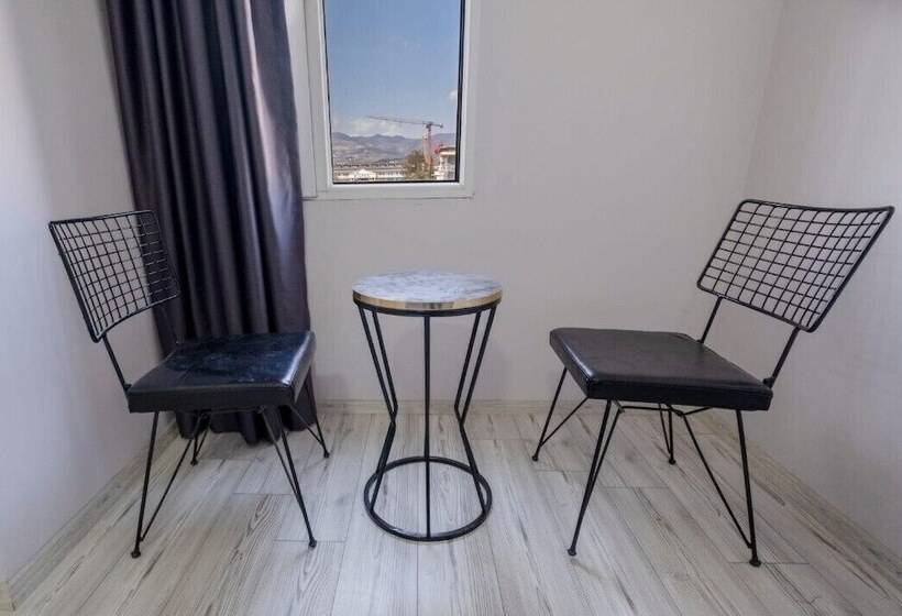 ホテル New Blue Izmir Bornova