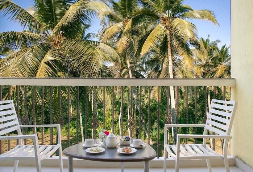 호텔 Sea Breeze Sarovar Portico Varca Goa