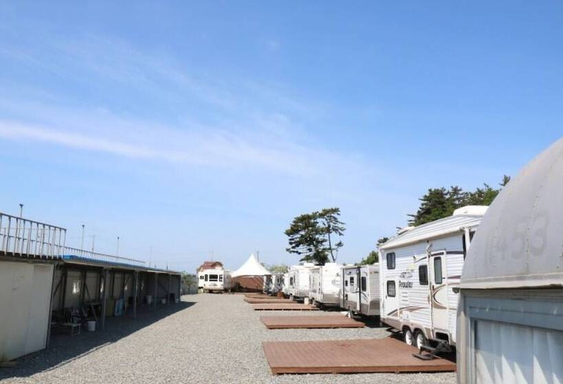Отель Taean Mom Village Caravan Camping