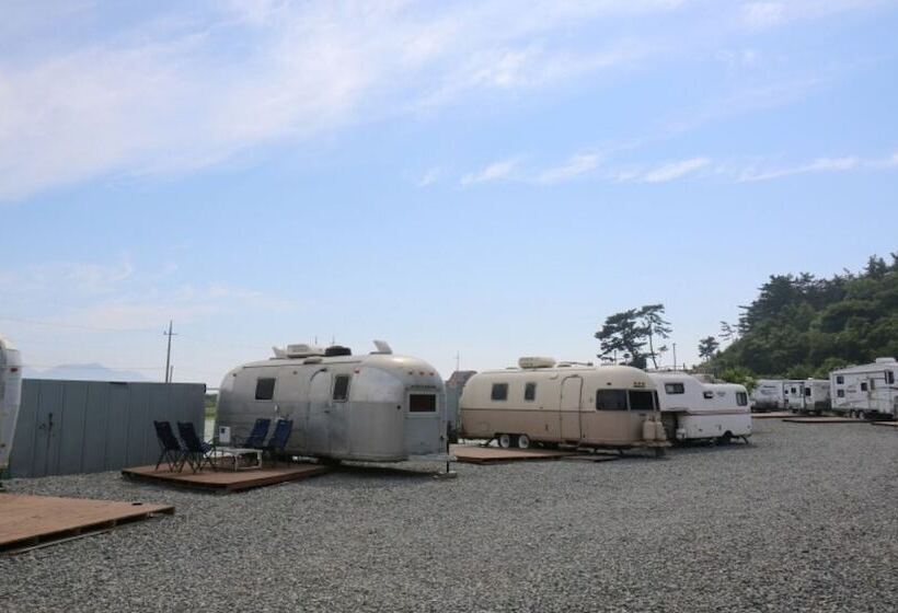 Отель Taean Mom Village Caravan Camping