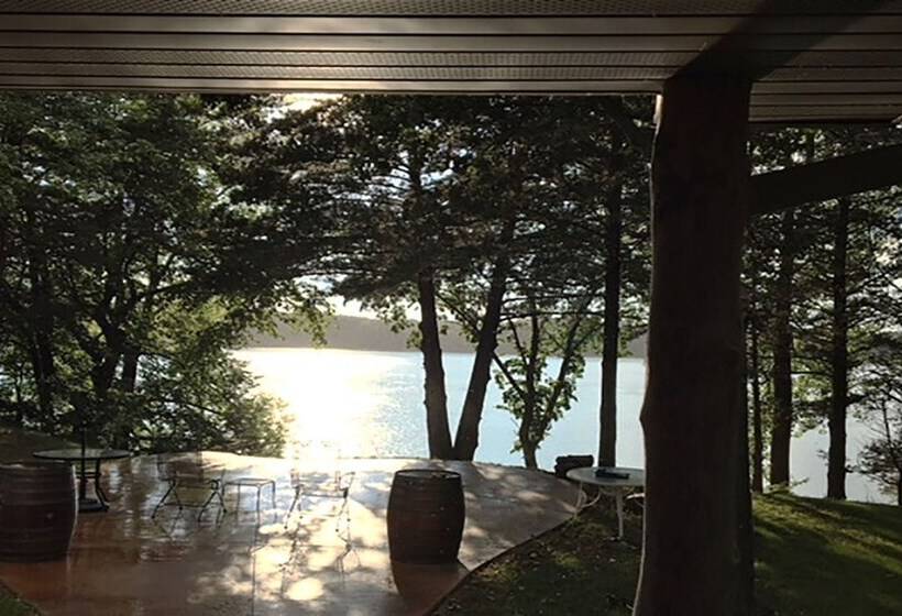 Lakefront Hideaway