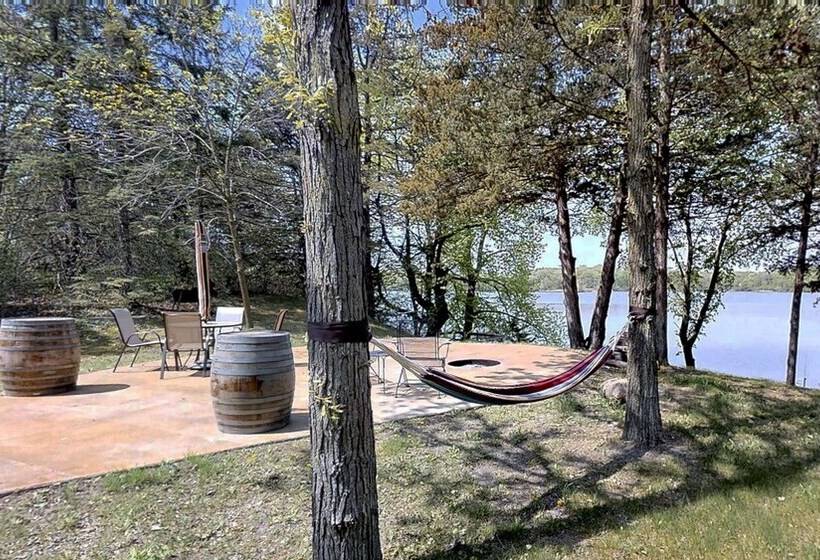 Lakefront Hideaway