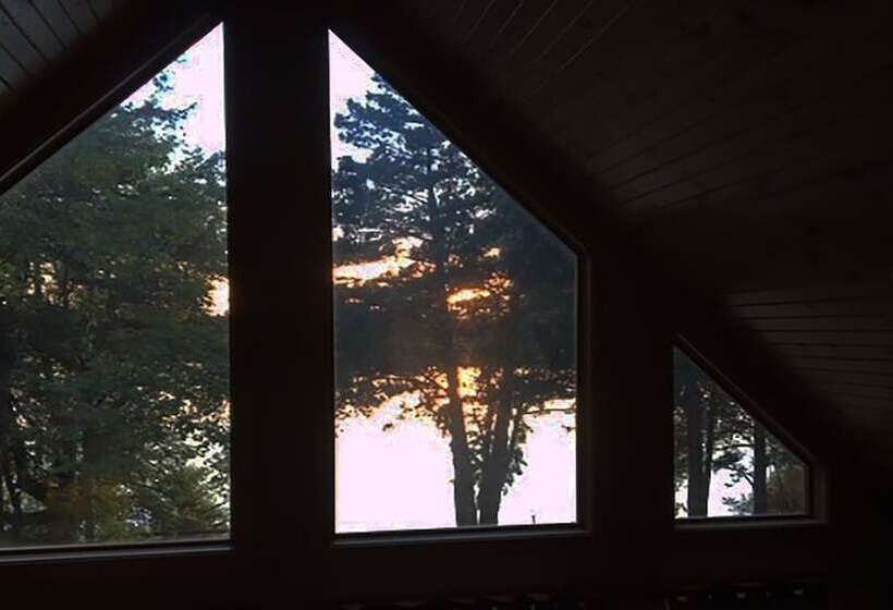 Lakefront Hideaway