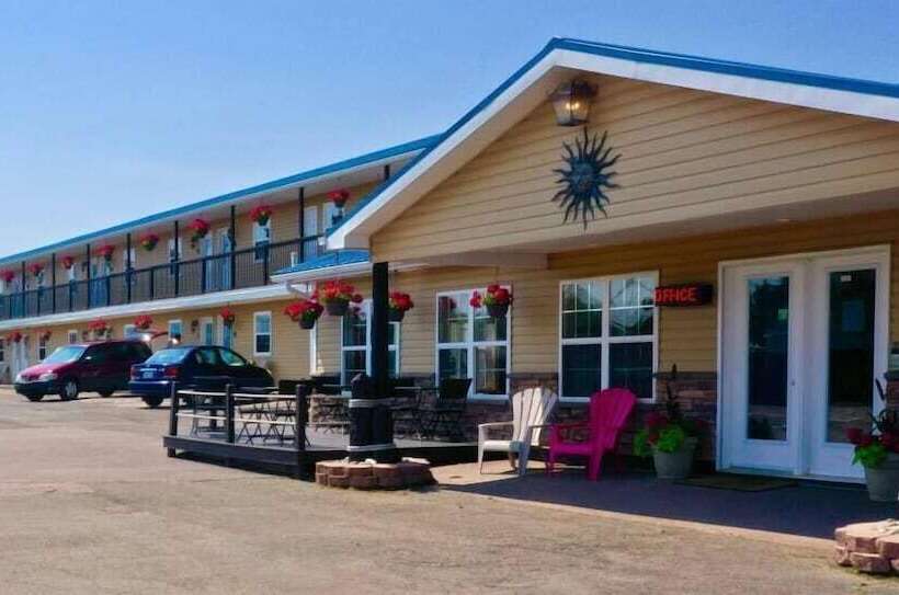 Parlee Beach Motel