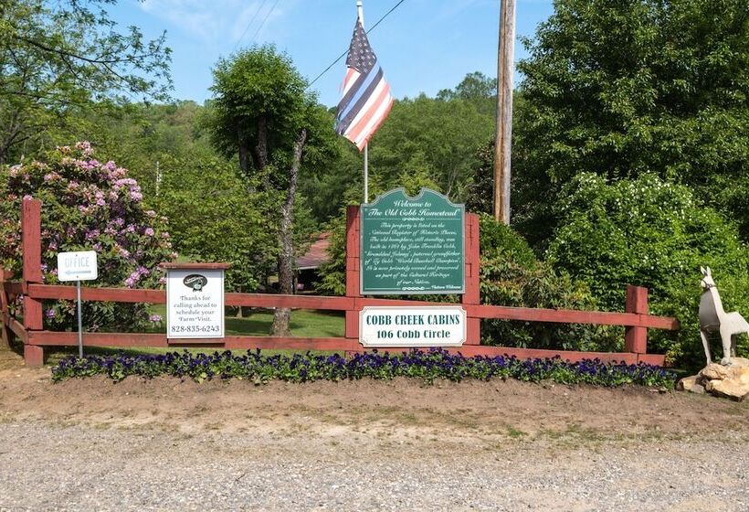 פנסיון Cobb Creek Cabins