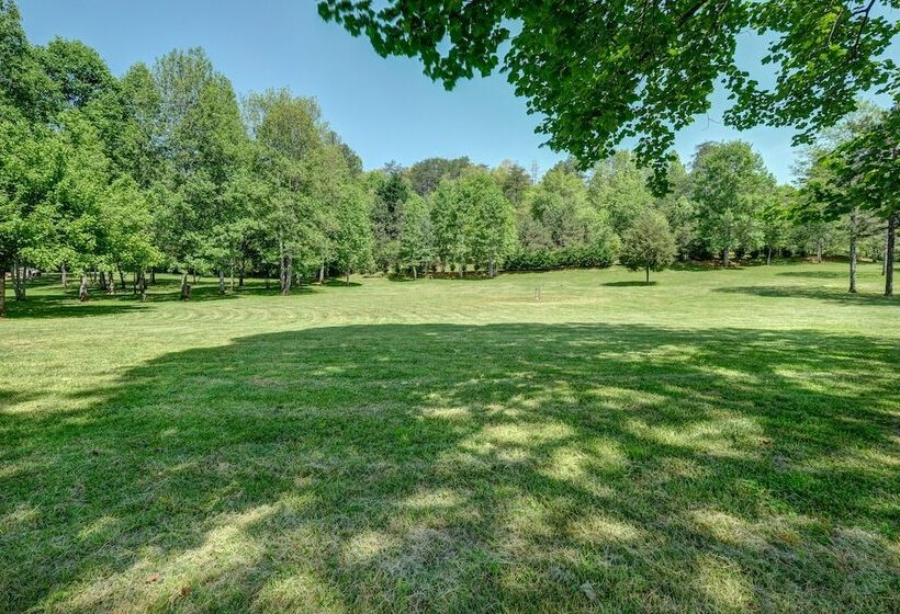 פנסיון Cobb Creek Cabins