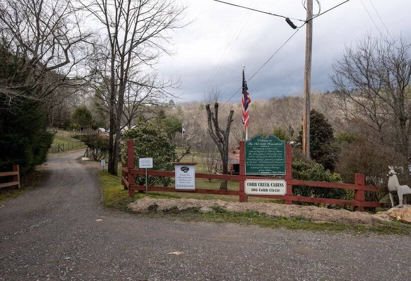 פנסיון Cobb Creek Cabins