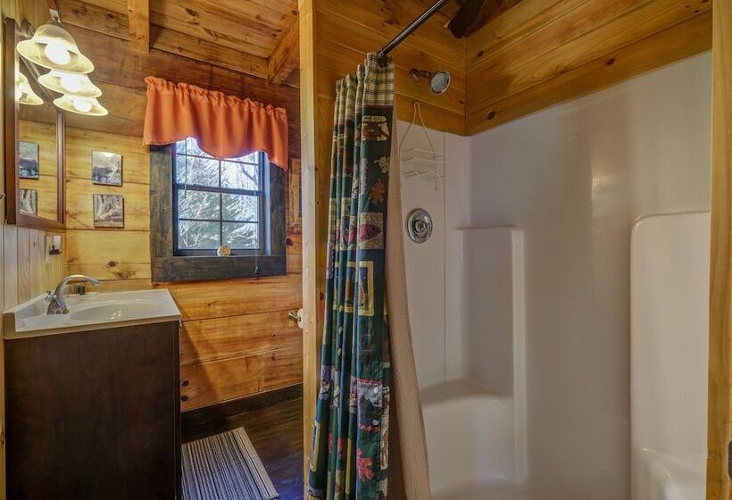 פנסיון Cobb Creek Cabins