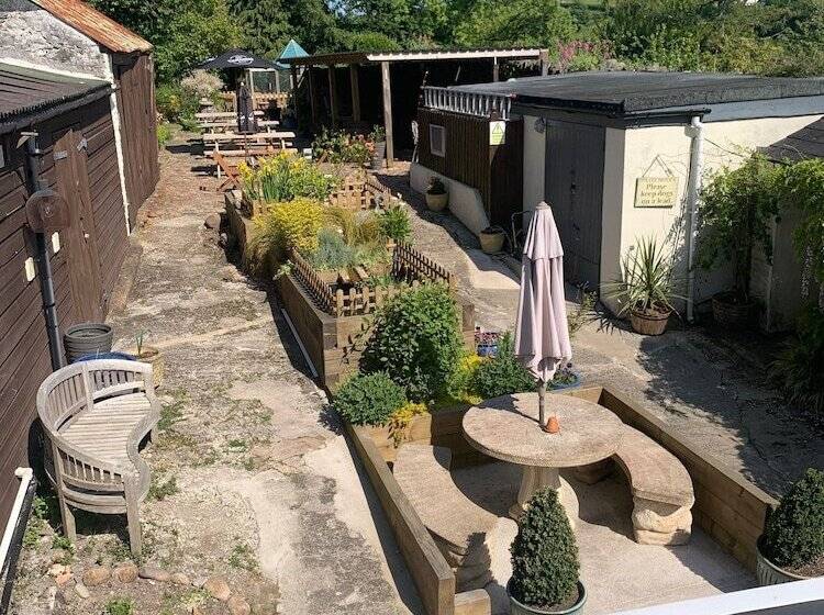 بنسيون The Modbury Inn