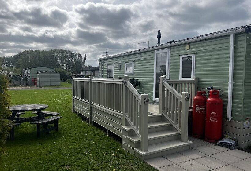 Relaxing And Quiet Holiday Cabin, Sleeps 4