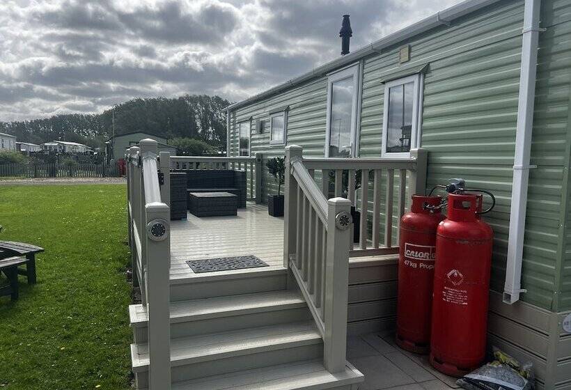Relaxing And Quiet Holiday Cabin, Sleeps 4