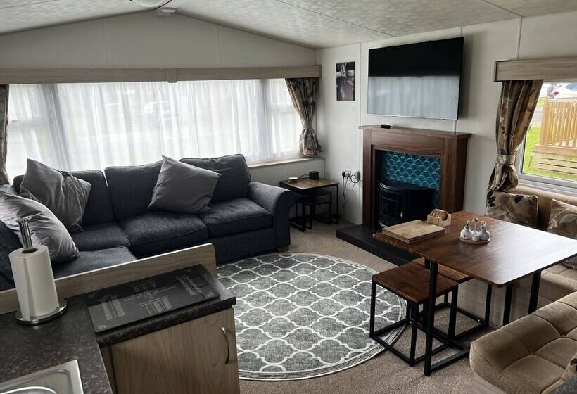 Relaxing And Quiet Holiday Cabin, Sleeps 4