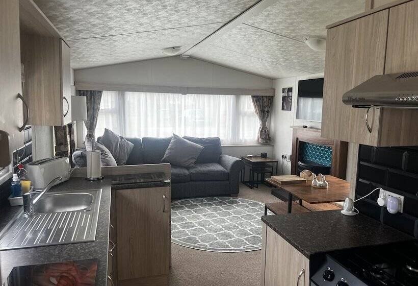Relaxing And Quiet Holiday Cabin, Sleeps 4