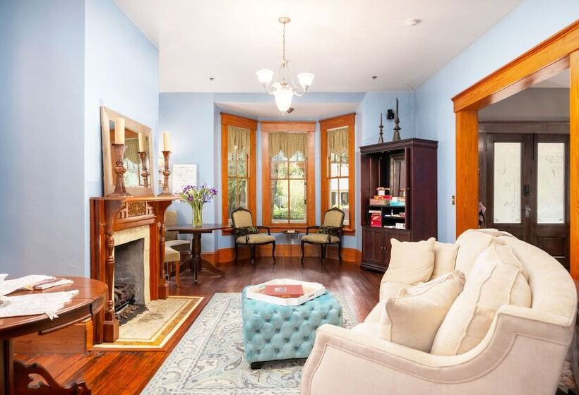 The Laurel Oak Inn Bed And Breakfast