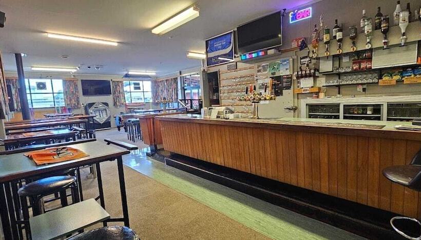 מוטל Whitehorse Inn