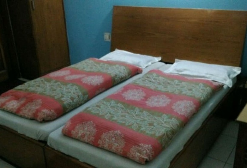 בית מלון כפרי Goroomgo Him Plaza Almora