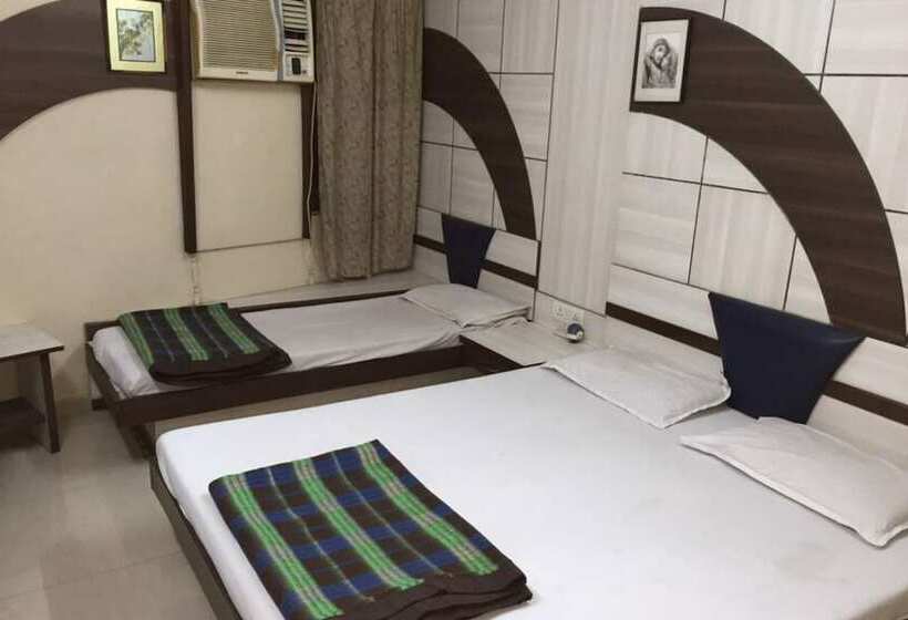 호텔 Goroomgo Pat Village Inn Indore