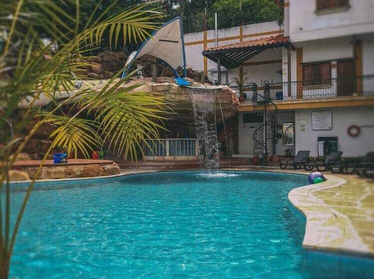 فندق Las Rocas Resort