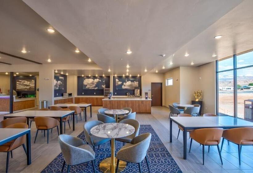 هتل Scenic View Inn & Suites Moab
