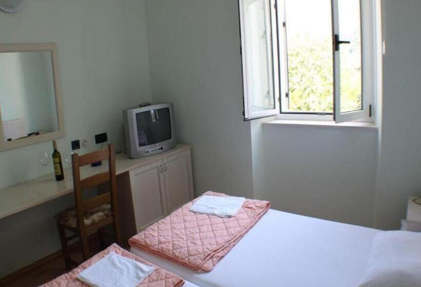 بنسيون Guesthouse Aurora
