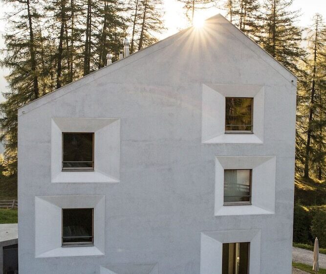 ペンション Pensiun Laresch