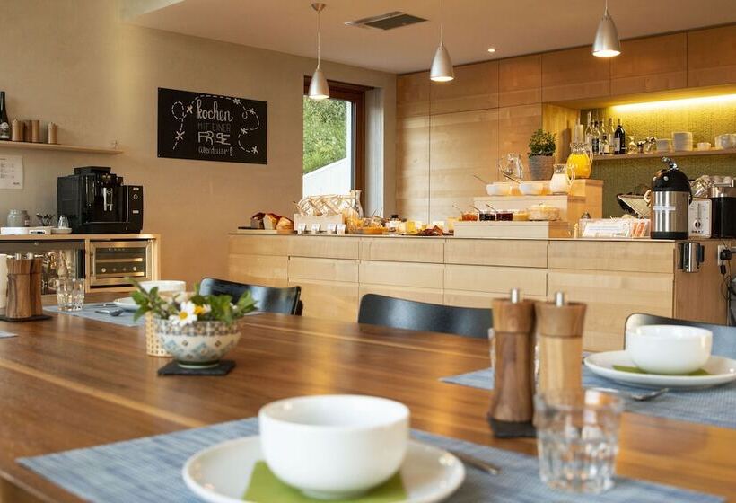 ペンション Pensiun Laresch