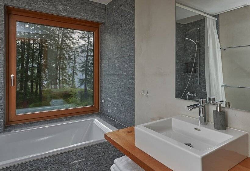 ペンション Pensiun Laresch