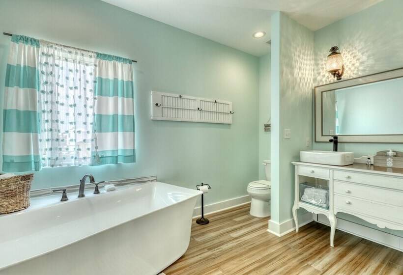 Salty Seahorse   Waterfront! Pet Friendly! Game Room, Pool Table, Beautiful Views   Room For The Who