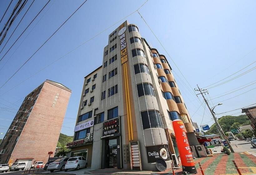 Cheongsong Baegunjang Motel