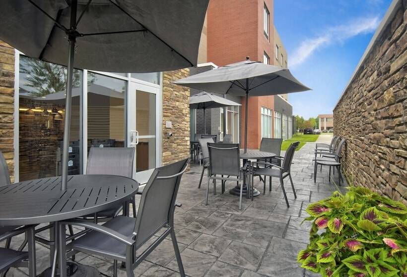 Отель Fairfield By Marriott Inn & Suites Rochester Hills