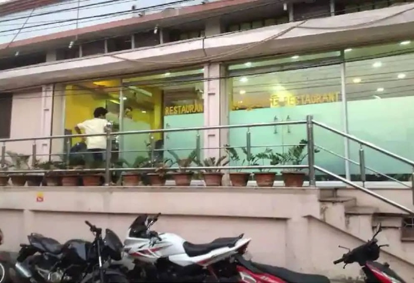 בית מלון כפרי Goroomgo City Centre Agartala