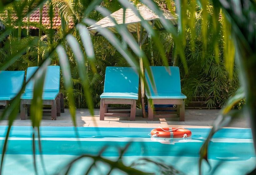 בית מלון כפרי Justa  Morjim Beach Resort And Spa