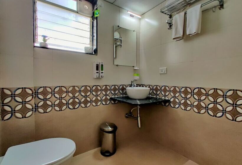 فندق Pushpam Lords Resort Karjat  Pure Veg