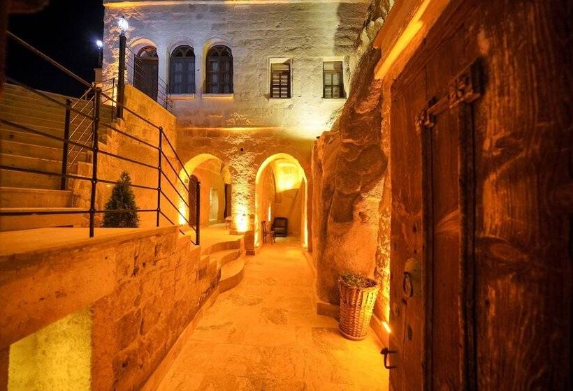 هتل Serenus Cave Suites