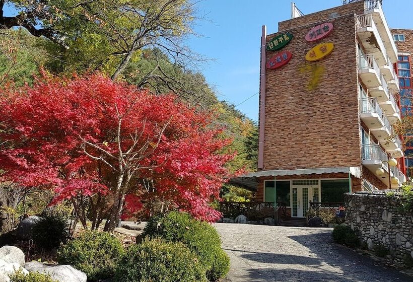 فندق على الطريق Yangyang Galcheon Family Resort