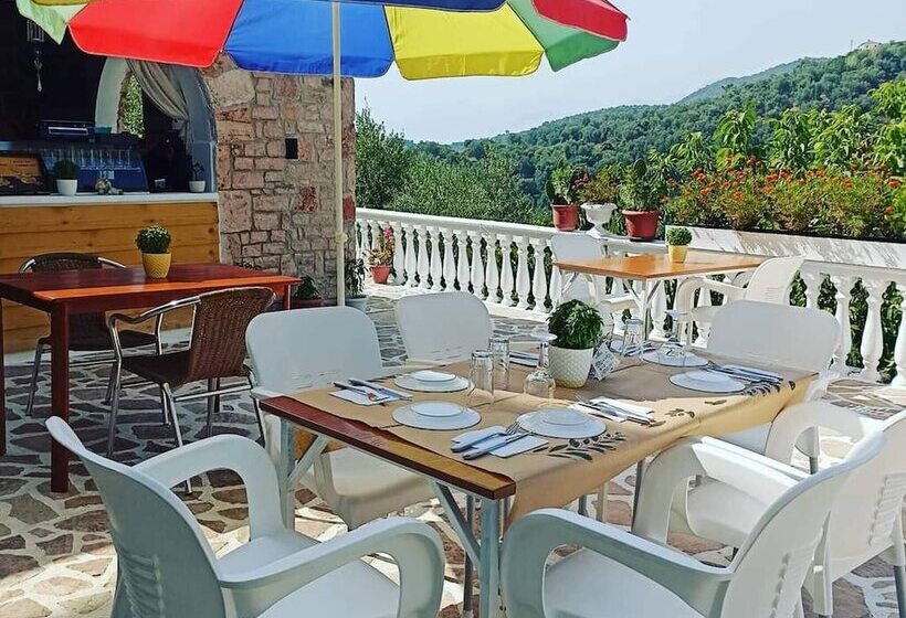 پانسیون Double Room With Private Bathroom Kitchen Balcony