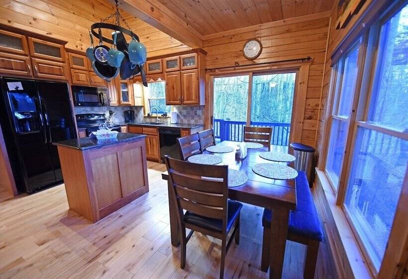 Whispering Creek Lodge   Blue Ridge