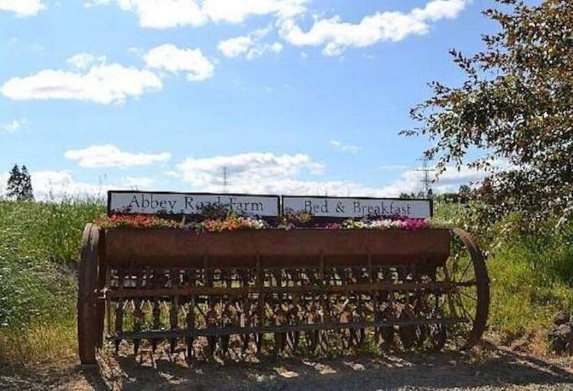 민박 Abbey Road Farm