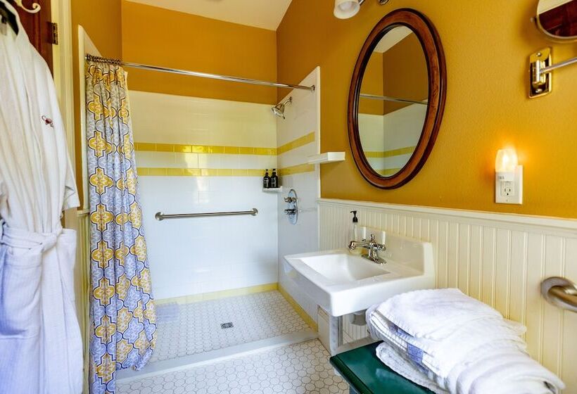 צימר Lady Clare Room At Camellia Rose Inn Downtown
