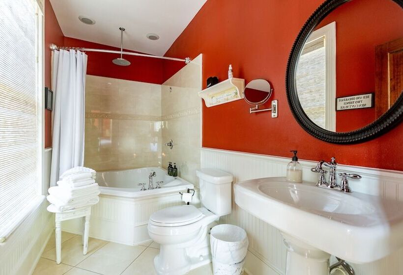 צימר Lady Clare Room At Camellia Rose Inn Downtown